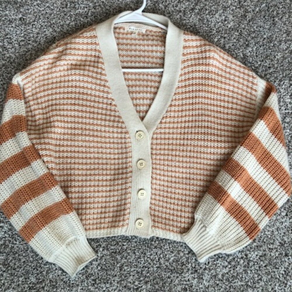 Women's size small cream and peachy orange cropped cardigan